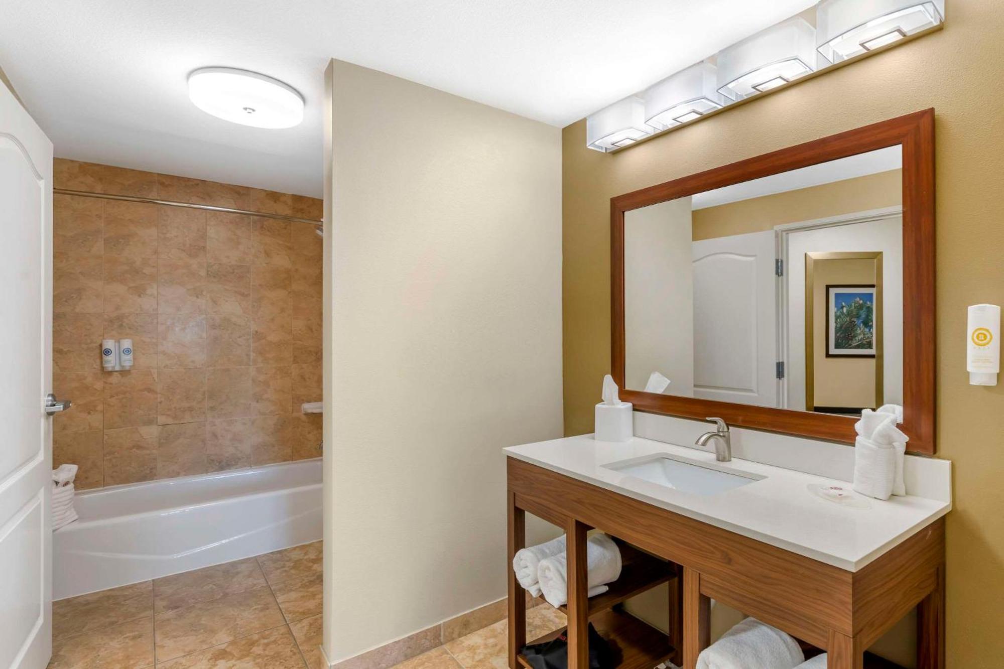 Comfort Inn & Suites Tifton Esterno foto